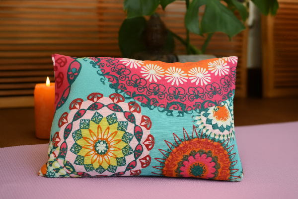 217_chatgpt-image-3-aug-2025-21-04-47.png Lavendelkissen mit Mandala – beruhigender Duft und harmonisches Design